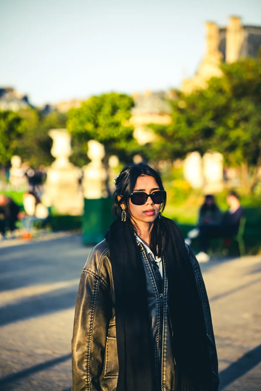 Portrait femme lunette soleil coucher