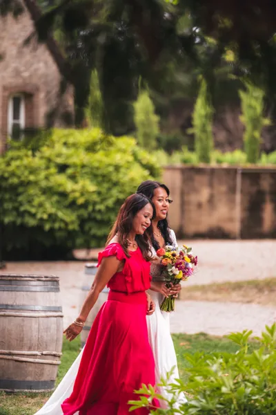 Mariée et mère marche